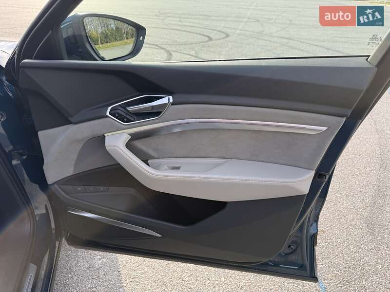 Внедорожник / Кроссовер Audi e-tron 2019 в Львове фото 37 Внедорожник / Кроссовер Audi e-tron 2019 в Львове