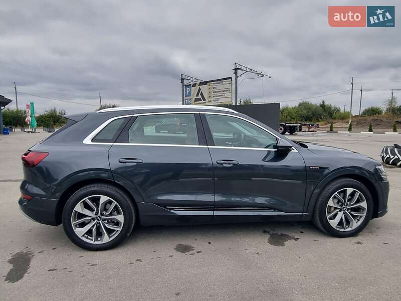 Позашляховик / Кросовер Audi e-tron 2020 в Чернівцях