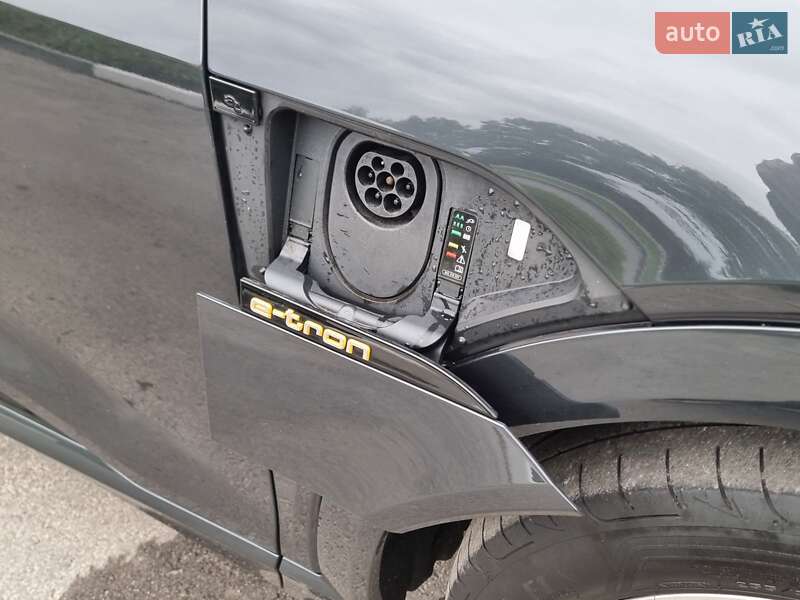 Позашляховик / Кросовер Audi e-tron 2020 в Чернівцях