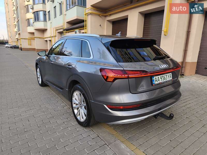 Внедорожник / Кроссовер Audi e-tron 2019 в Харькове