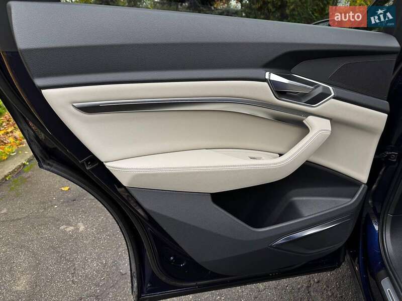 Позашляховик / Кросовер Audi e-tron 2020 в Києві