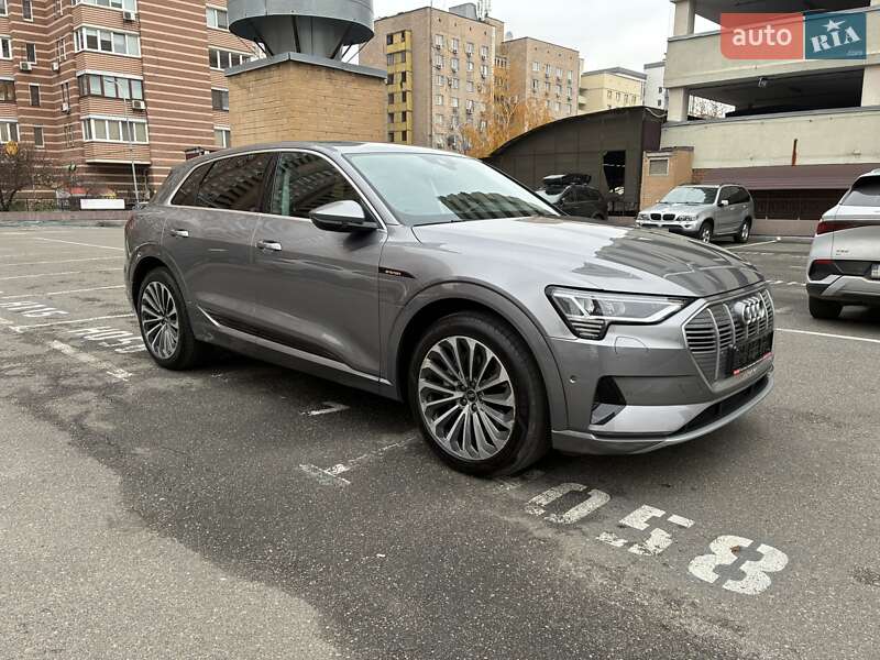 Позашляховик / Кросовер Audi e-tron 2022 в Києві