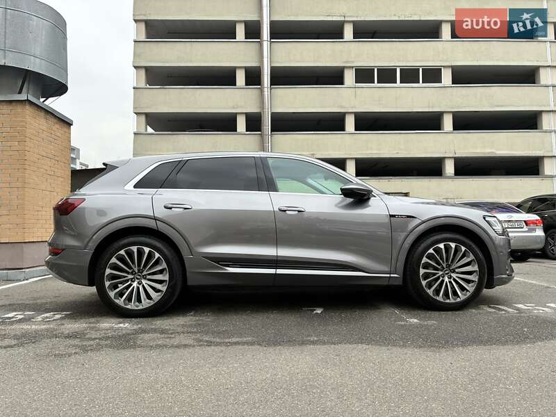 Позашляховик / Кросовер Audi e-tron 2022 в Києві