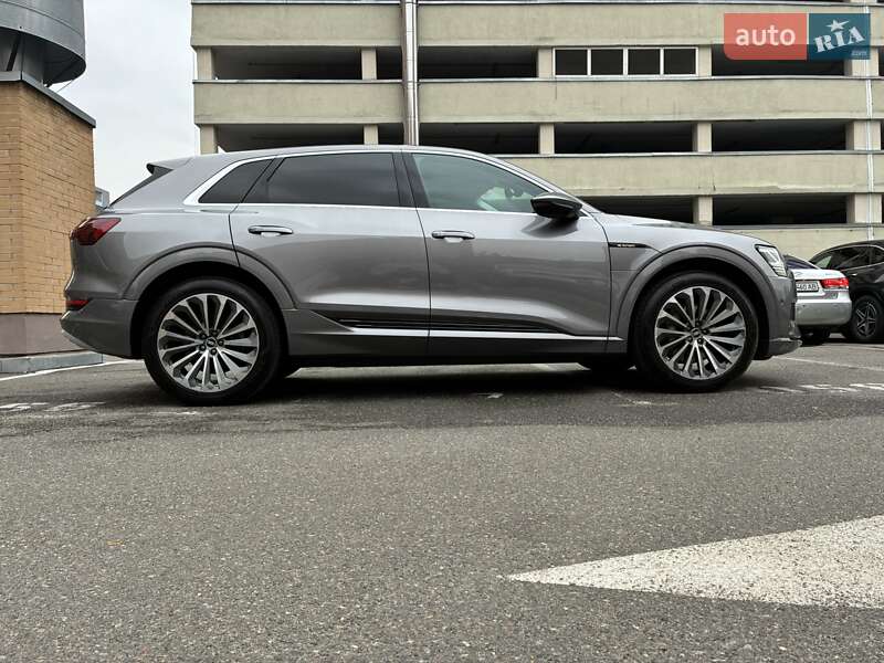 Позашляховик / Кросовер Audi e-tron 2022 в Києві