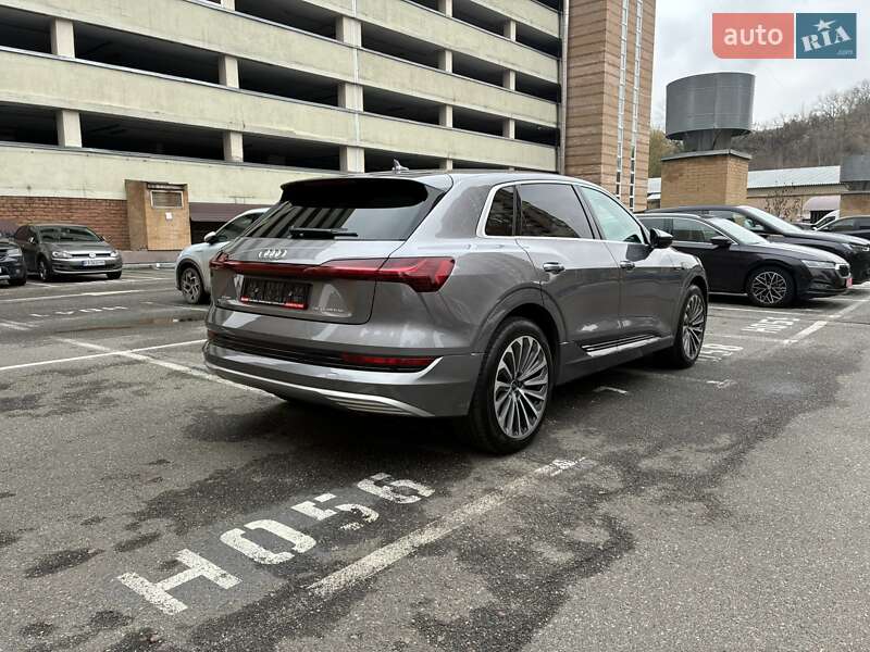 Позашляховик / Кросовер Audi e-tron 2022 в Києві