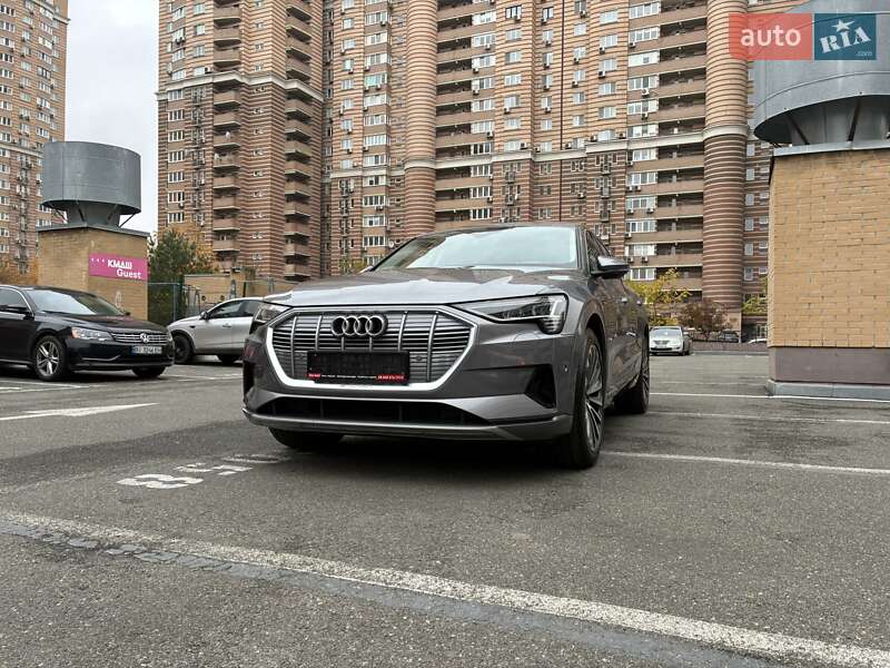 Позашляховик / Кросовер Audi e-tron 2022 в Києві