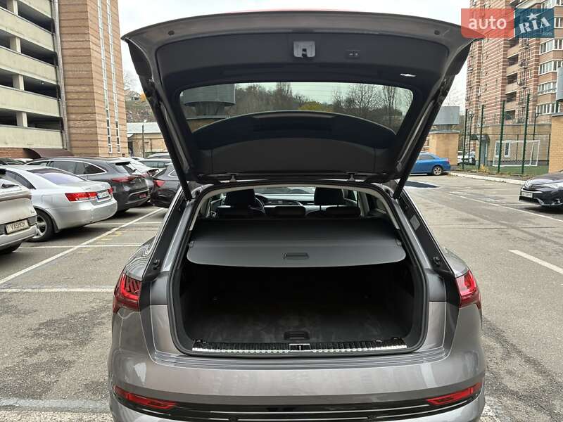 Позашляховик / Кросовер Audi e-tron 2022 в Києві