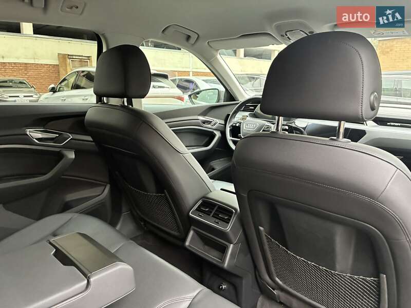 Позашляховик / Кросовер Audi e-tron 2022 в Києві