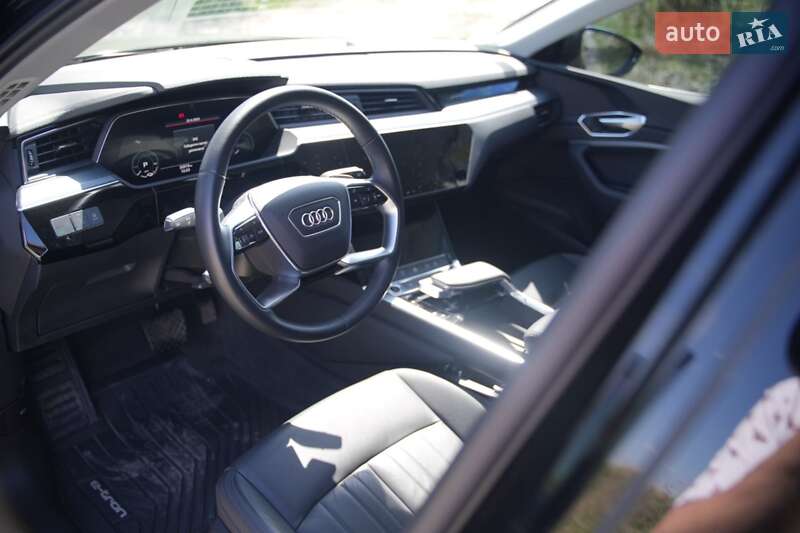 Внедорожник / Кроссовер Audi e-tron 2022 в Дубно