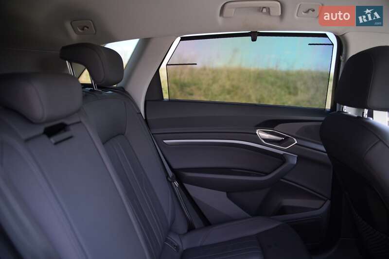 Внедорожник / Кроссовер Audi e-tron 2022 в Дубно