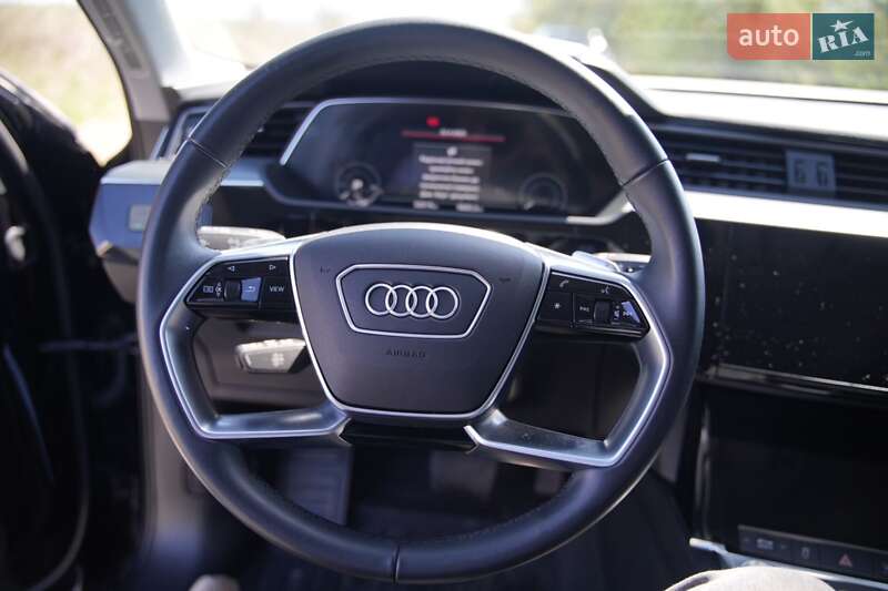 Внедорожник / Кроссовер Audi e-tron 2022 в Дубно