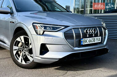 Внедорожник / Кроссовер Audi e-tron 2022 в Ровно
