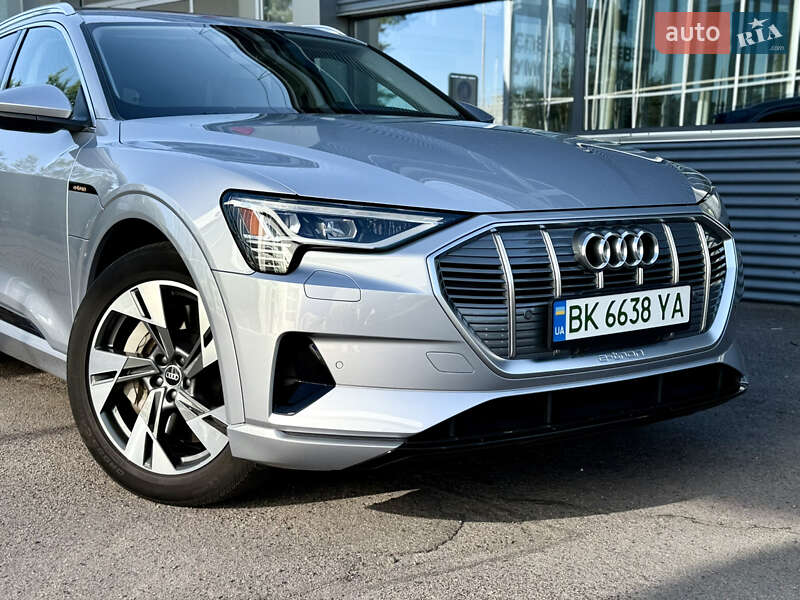 Внедорожник / Кроссовер Audi e-tron 2022 в Ровно
