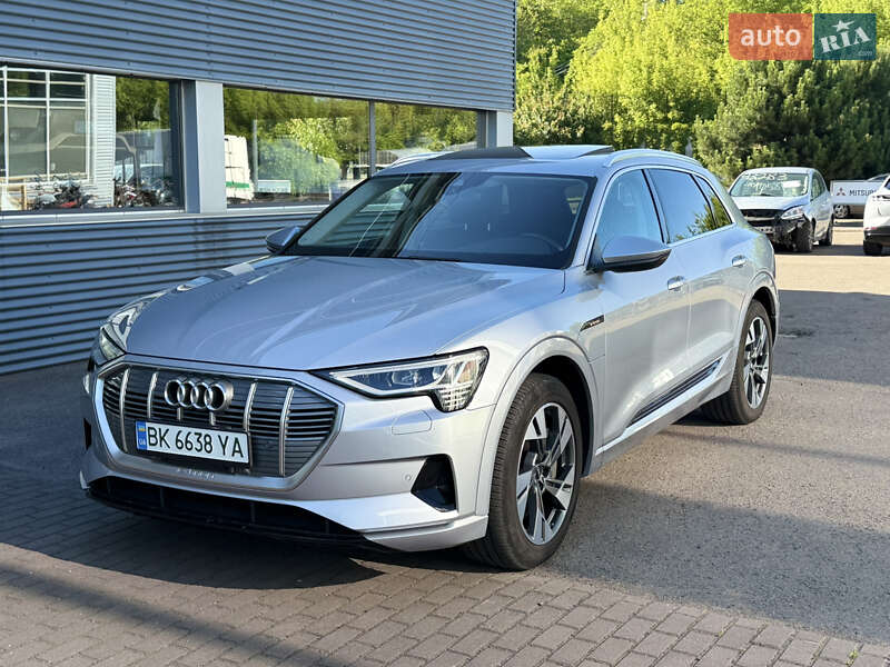 Внедорожник / Кроссовер Audi e-tron 2022 в Ровно