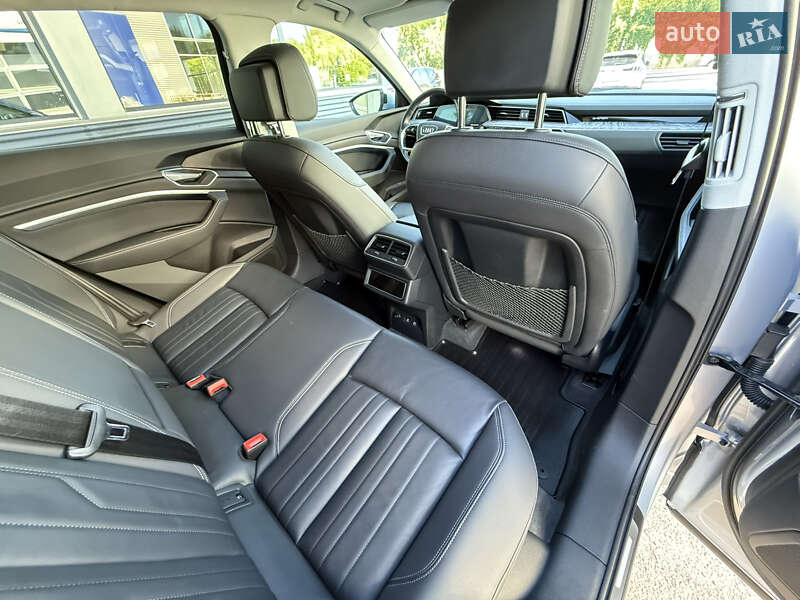 Внедорожник / Кроссовер Audi e-tron 2022 в Ровно