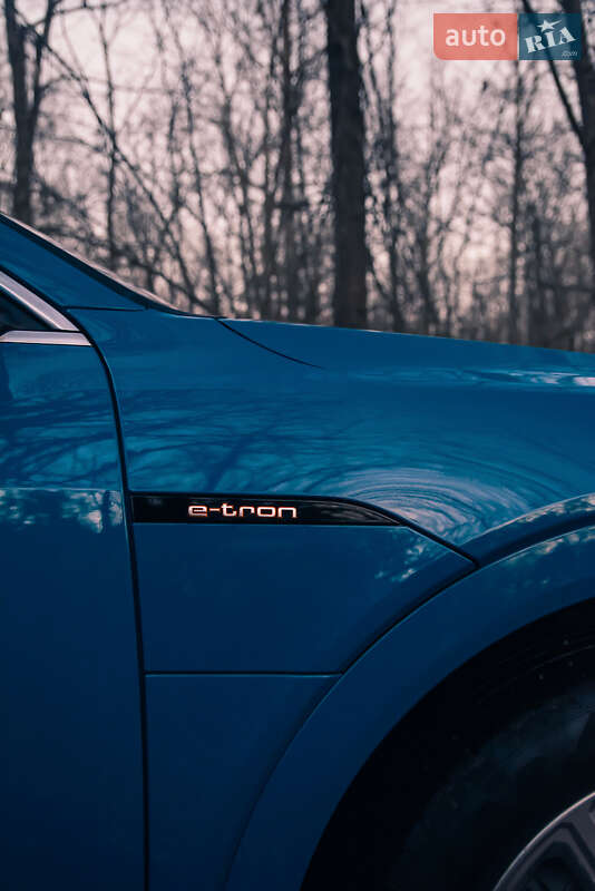 Позашляховик / Кросовер Audi e-tron 2019 в Києві