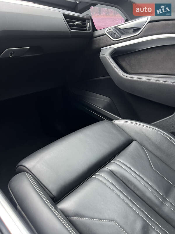 Позашляховик / Кросовер Audi e-tron 2019 в Дніпрі фото 8 Позашляховик / Кросовер Audi e-tron 2019 в Дніпрі