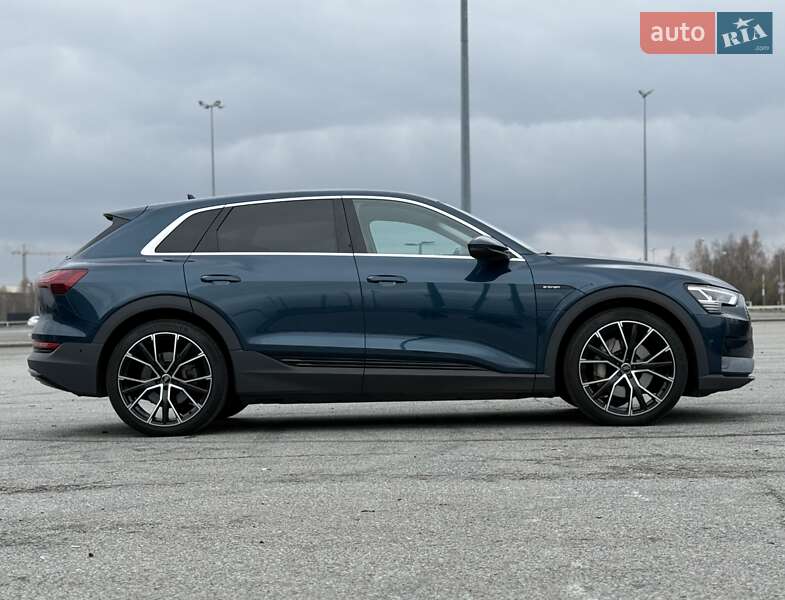 Позашляховик / Кросовер Audi e-tron 2021 в Києві фото 13 Позашляховик / Кросовер Audi e-tron 2021 в Києві