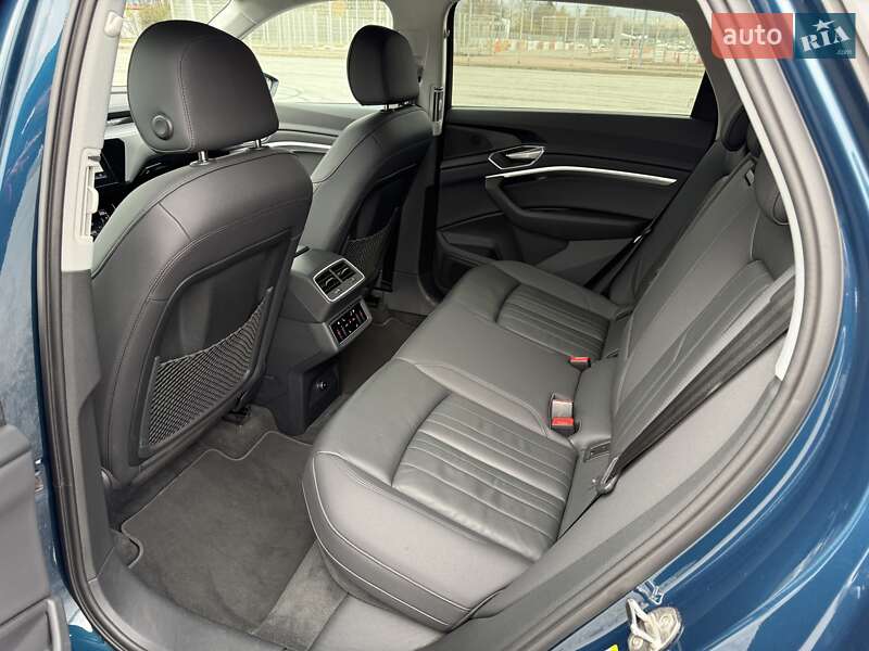 Позашляховик / Кросовер Audi e-tron 2021 в Києві фото 28 Позашляховик / Кросовер Audi e-tron 2021 в Києві