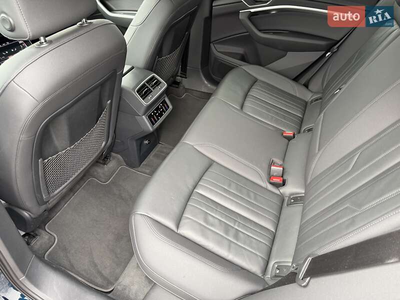 Позашляховик / Кросовер Audi e-tron 2021 в Києві фото 29 Позашляховик / Кросовер Audi e-tron 2021 в Києві