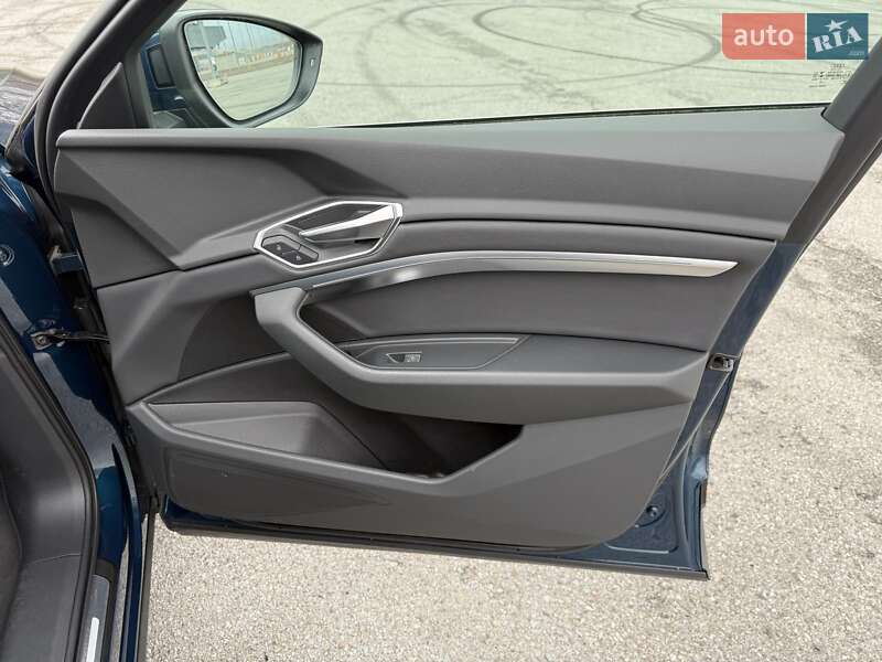 Позашляховик / Кросовер Audi e-tron 2021 в Києві фото 39 Позашляховик / Кросовер Audi e-tron 2021 в Києві