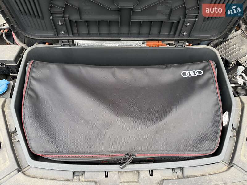 Позашляховик / Кросовер Audi e-tron 2021 в Києві фото 50 Позашляховик / Кросовер Audi e-tron 2021 в Києві