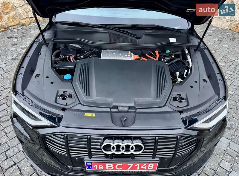 Позашляховик / Кросовер Audi e-tron 2019 в Рівному