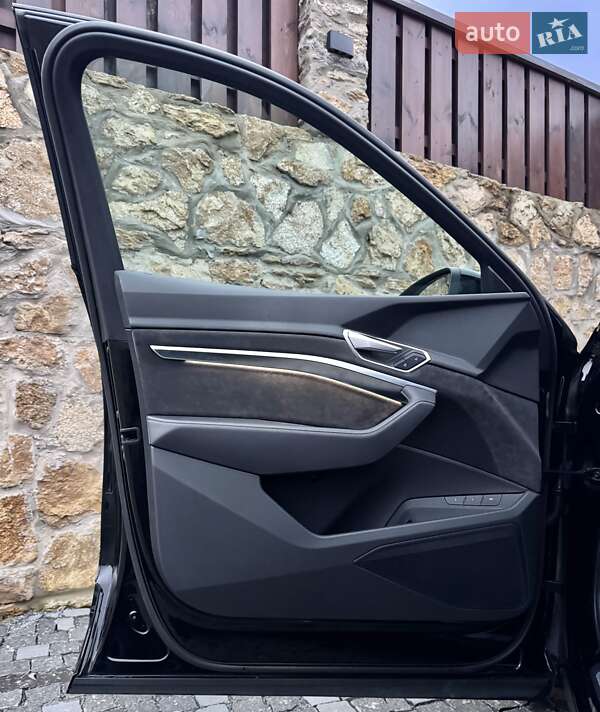 Позашляховик / Кросовер Audi e-tron 2019 в Рівному