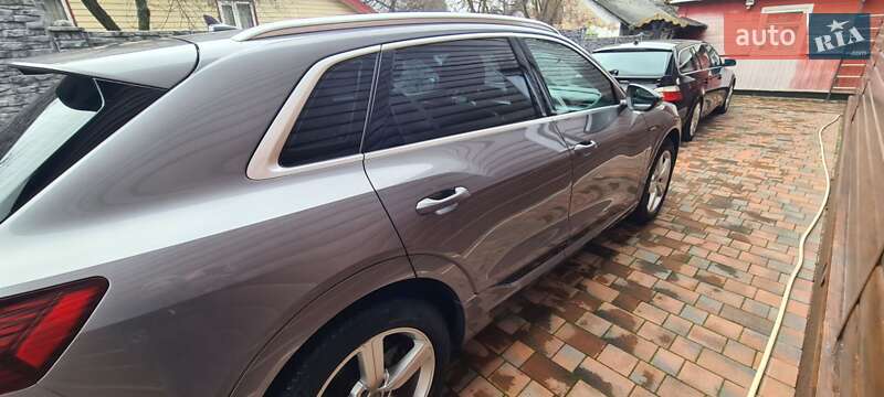 Позашляховик / Кросовер Audi e-tron 2019 в Рівному