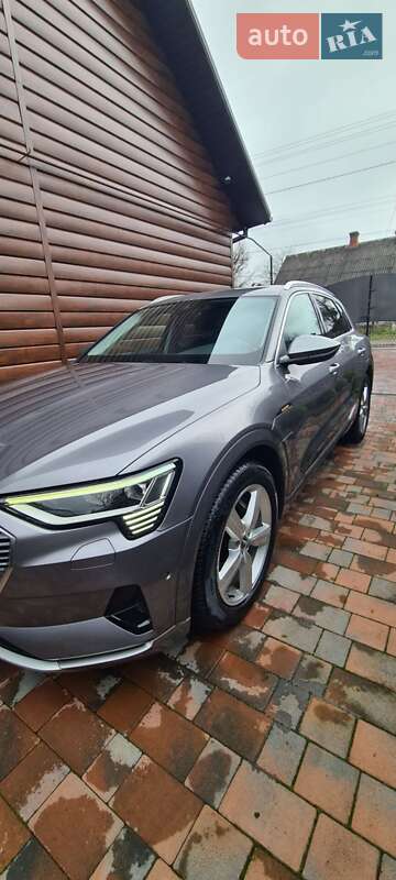 Позашляховик / Кросовер Audi e-tron 2019 в Рівному