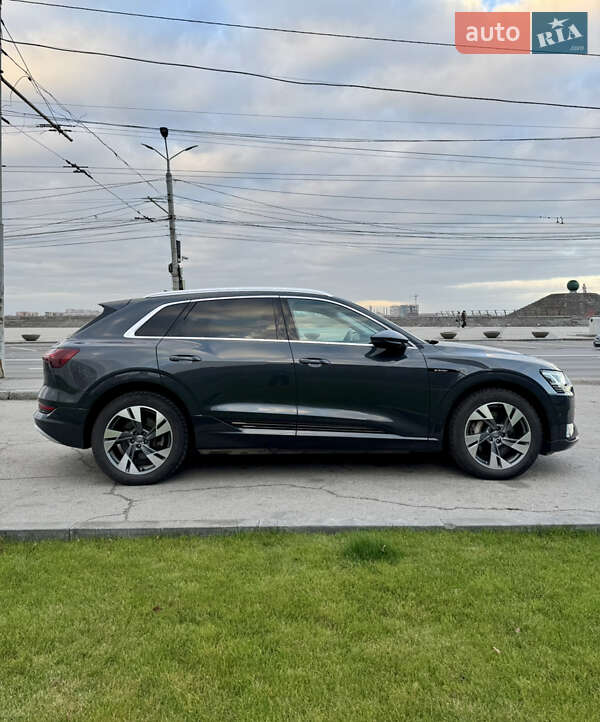 Внедорожник / Кроссовер Audi e-tron 2020 в Днепре