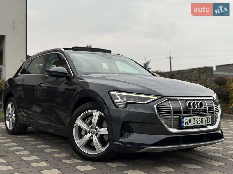 Позашляховик / Кросовер Audi e-tron 2019 в Стрию