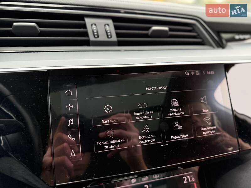 Позашляховик / Кросовер Audi e-tron 2019 в Стрию