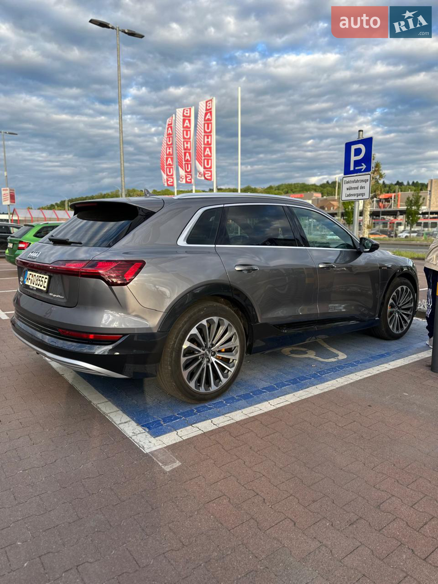 2019 Audi e-tron - мініатюра 2