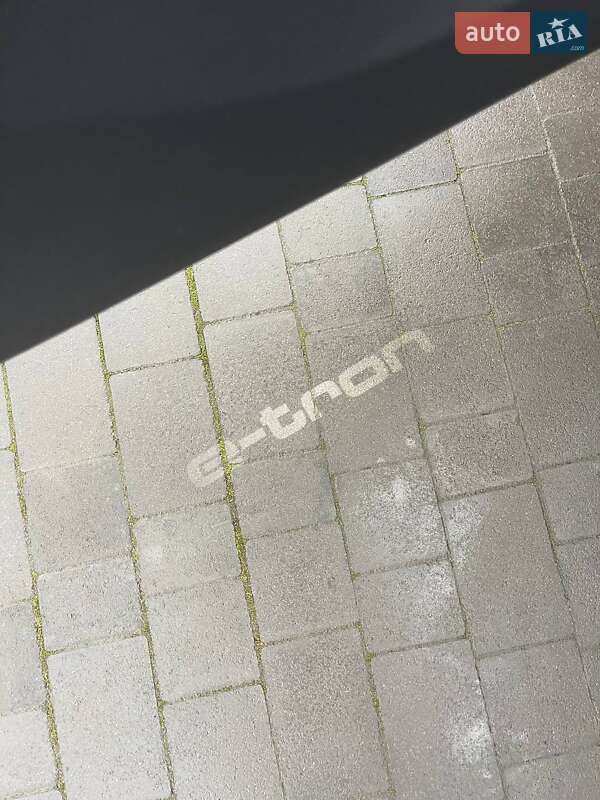 Позашляховик / Кросовер Audi e-tron 2021 в Львові