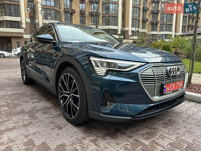 Позашляховик / Кросовер Audi e-tron 2021 в Києві