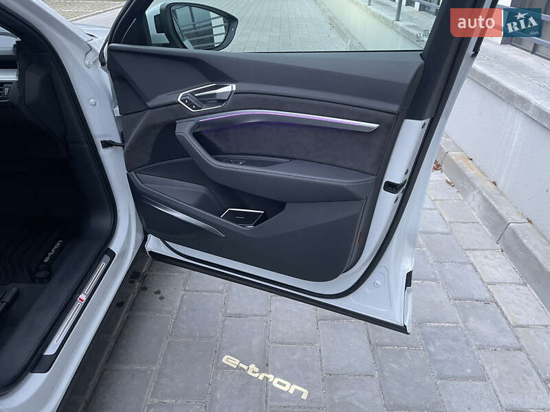 Позашляховик / Кросовер Audi e-tron 2019 в Рівному