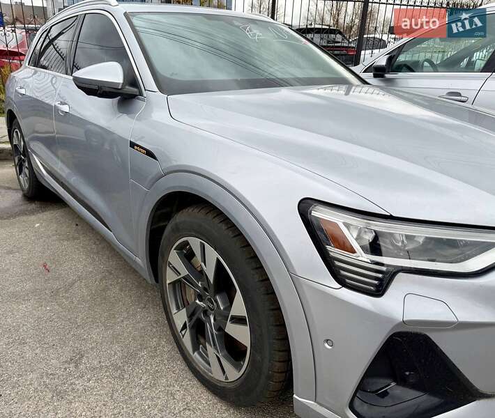Позашляховик / Кросовер Audi e-tron 2022 в Києві