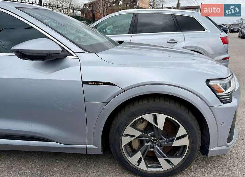 Позашляховик / Кросовер Audi e-tron 2022 в Києві