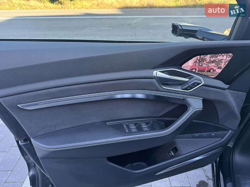 Внедорожник / Кроссовер Audi e-tron 2022 в Ужгороде