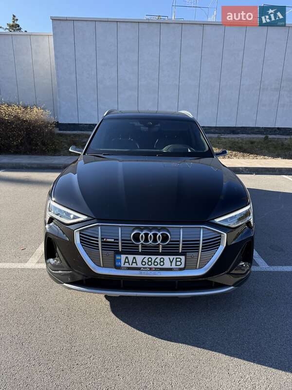 Позашляховик / Кросовер Audi e-tron 2021 в Києві