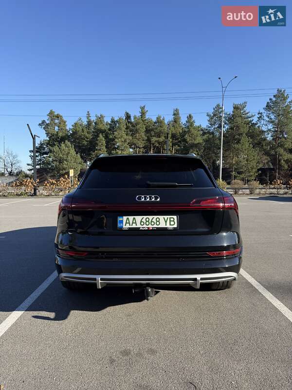 Позашляховик / Кросовер Audi e-tron 2021 в Києві