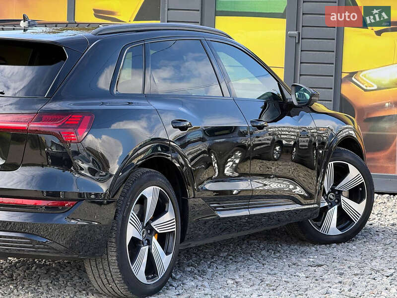 Внедорожник / Кроссовер Audi e-tron 2022 в Стрые