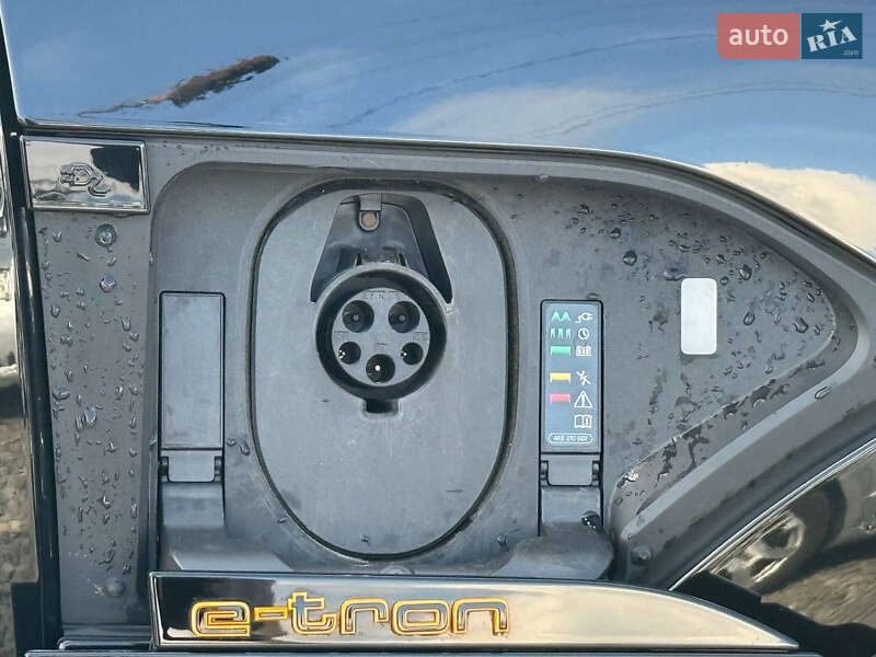 Внедорожник / Кроссовер Audi e-tron 2022 в Стрые