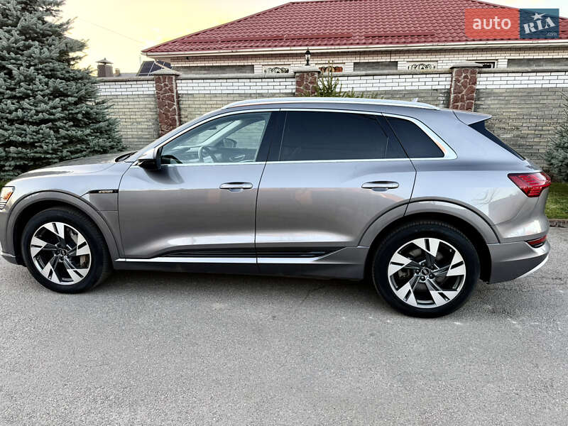 Позашляховик / Кросовер Audi e-tron 2021 в Києві фото 15 Позашляховик / Кросовер Audi e-tron 2021 в Києві