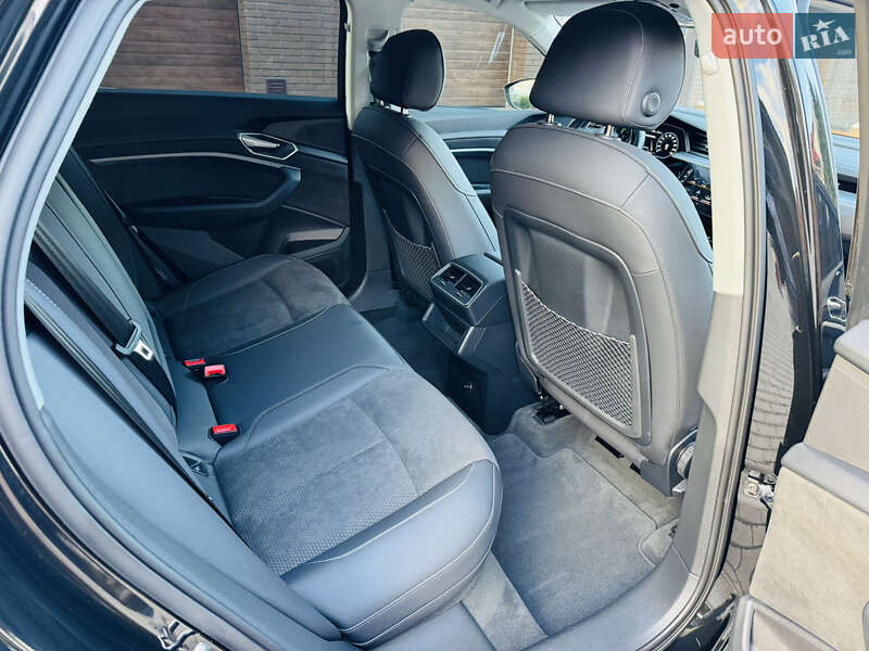 Позашляховик / Кросовер Audi e-tron 2023 в Хмельницькому