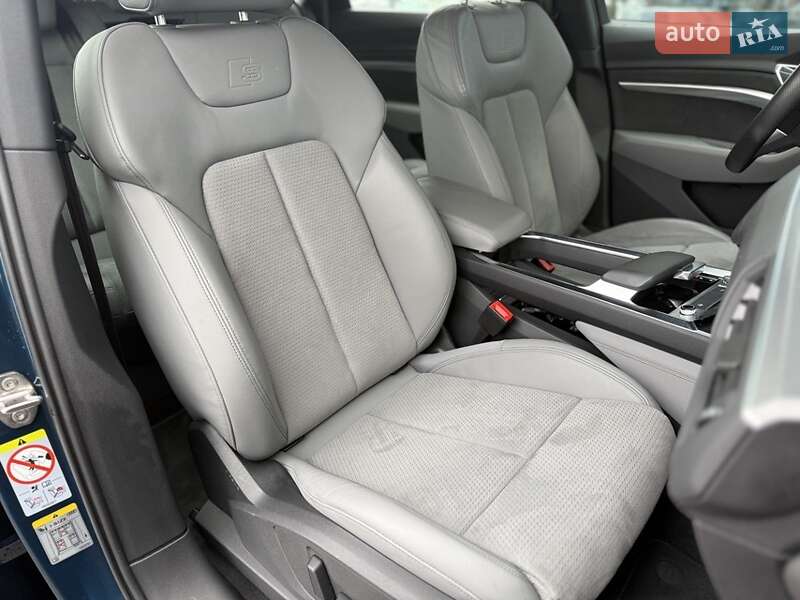 Позашляховик / Кросовер Audi e-tron 2022 в Хмельницькому фото 25 Позашляховик / Кросовер Audi e-tron 2022 в Хмельницькому