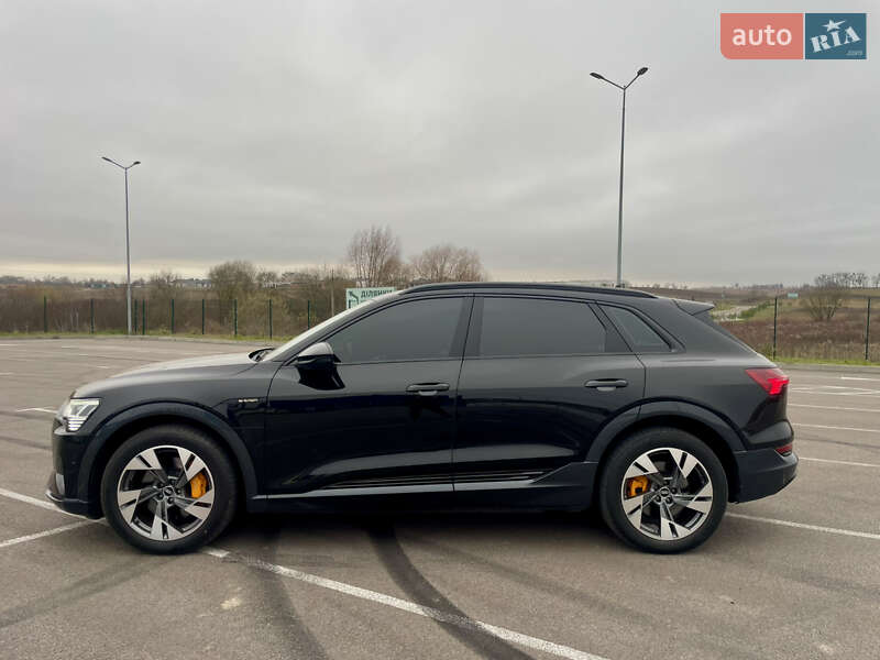 Позашляховик / Кросовер Audi e-tron 2022 в Рівному