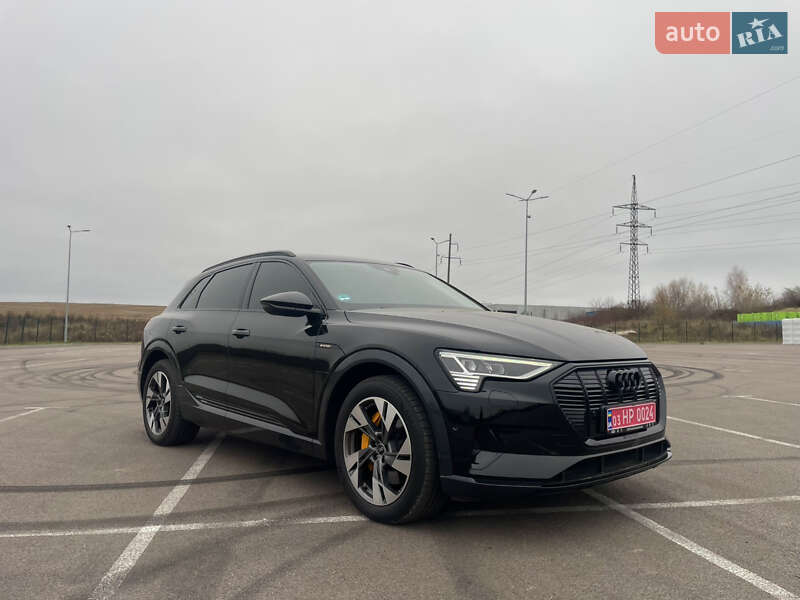 Позашляховик / Кросовер Audi e-tron 2022 в Рівному