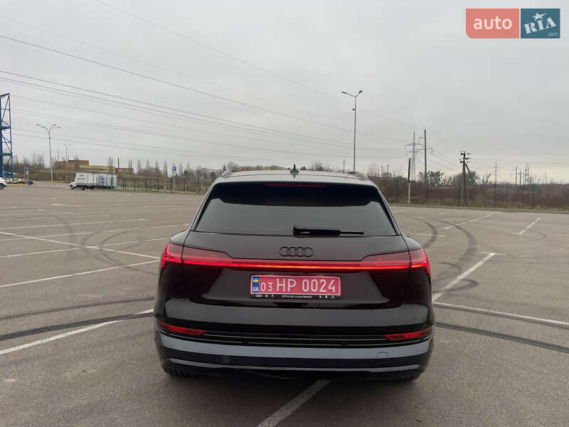 Позашляховик / Кросовер Audi e-tron 2022 в Рівному